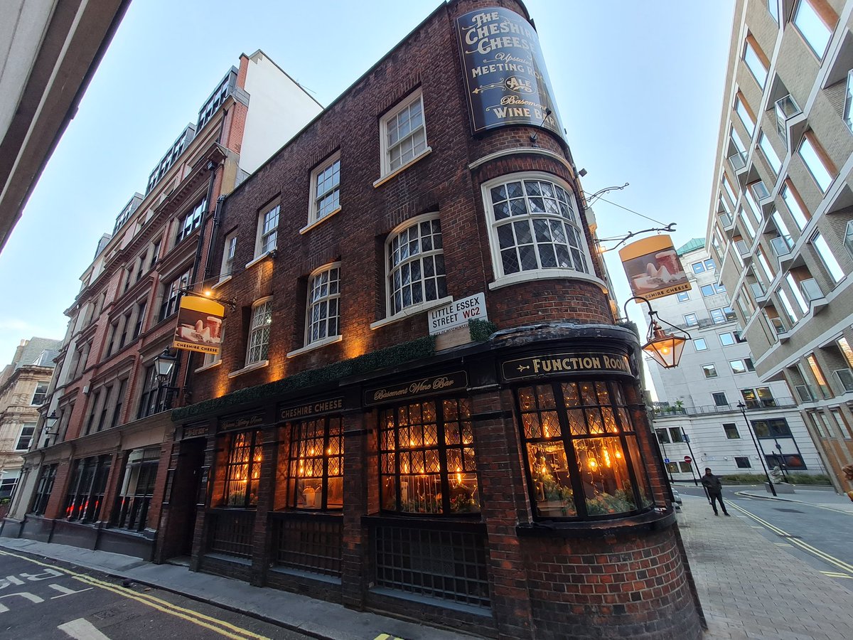 VinnieSull1van's tweet photo. Absolutely adore the 'Cheshire Cheese'
@ cheshirecheeselondon (Instagram) @Full_3nglish
Cheshire Cheese, 5 Little Essex St, #Temple, #London #WC2R ๐ป @Britains___Pubs ๐ฅ https://t.co/rbZEAwtazy