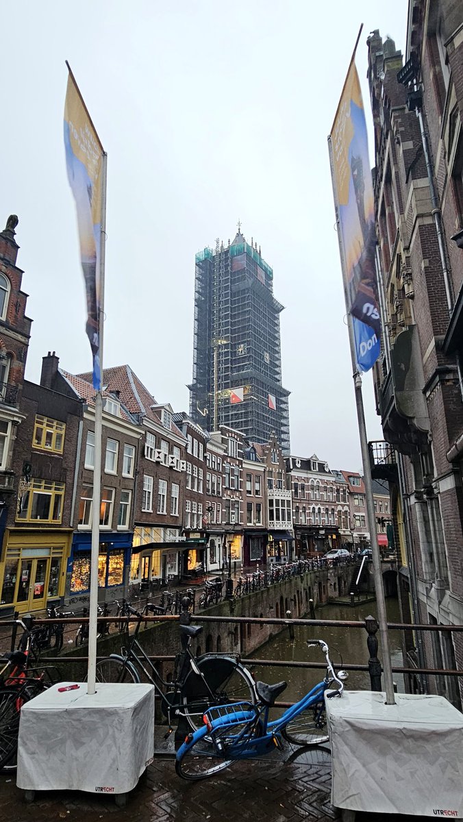 EricRoeske's tweet photo. It's raining men, hallelujah #Utrecht #BlueMonday 🌧 #GreyMonday 🌨 #WhiteMonday ❄️❓️ https://t.co/jO77kyFc5Z