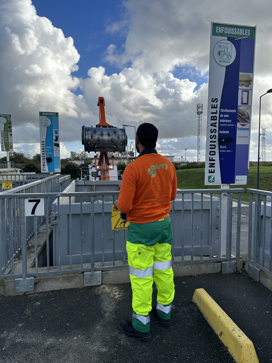 ourrysas's tweet photo. [🧰 PACKMAT OURRY]

Ourry s’est équipé, en Seine-et-Marne, d’un nouveau compacteur PACKMAT, qui nous permet de tasser tout type de déchets dans nos bennes ouvertes générant un gain de place précieux pour le transport de nos déchets vers les lieux d’exutoire. https://t.co/FBXKgFT8di