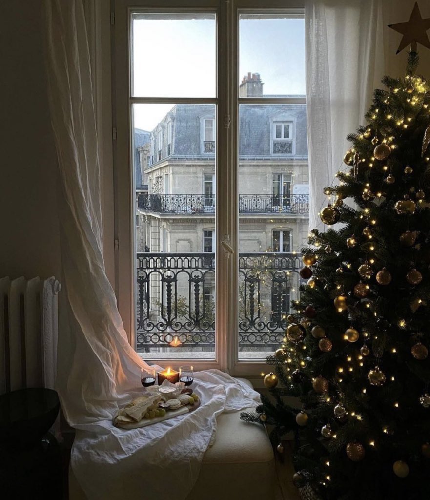 diorballerina's tweet photo. Christmas vibes in Paris https://t.co/BoZLYgC5dx