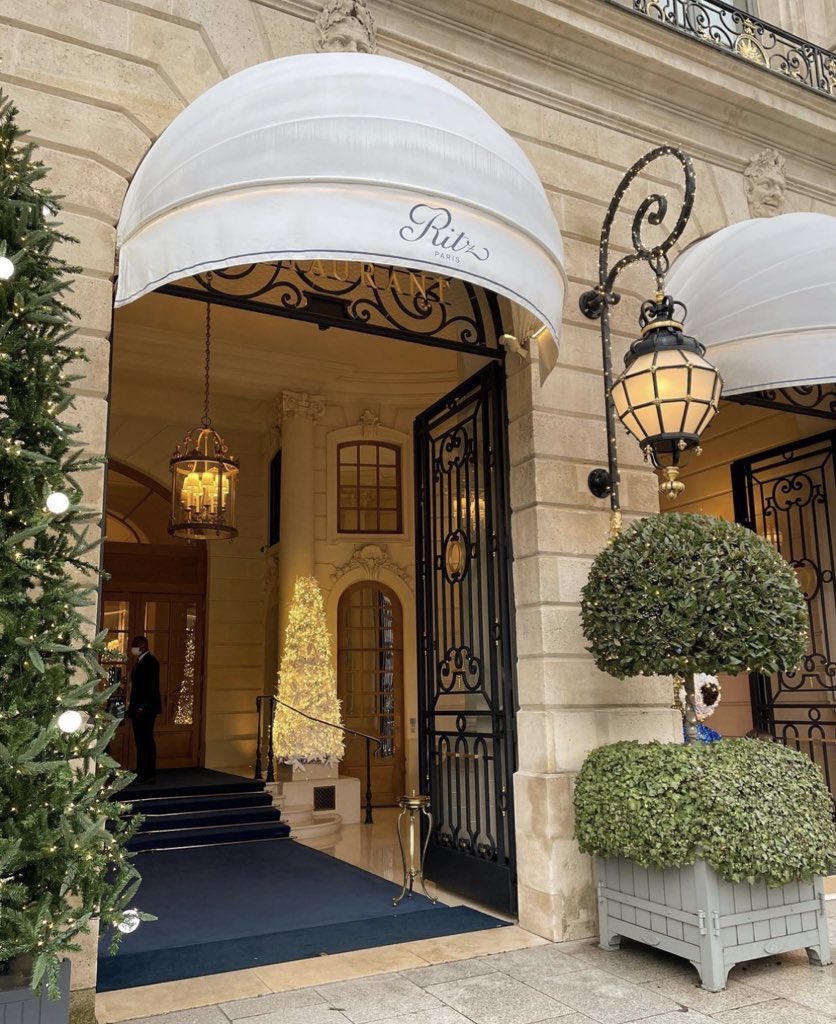 diorballerina's tweet photo. Christmas vibes in Paris https://t.co/BoZLYgC5dx