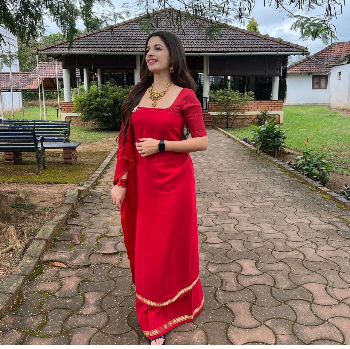 BangaloreTimes1's tweet photo. Actor #ThejaswiniSharma wishes everyone a happy Puthari with this capture. The Kodavas celebrate the harvest festival today. 

#puthari #kodavas #coorg #festivals #kodavaculture https://t.co/oLXZAXsddt