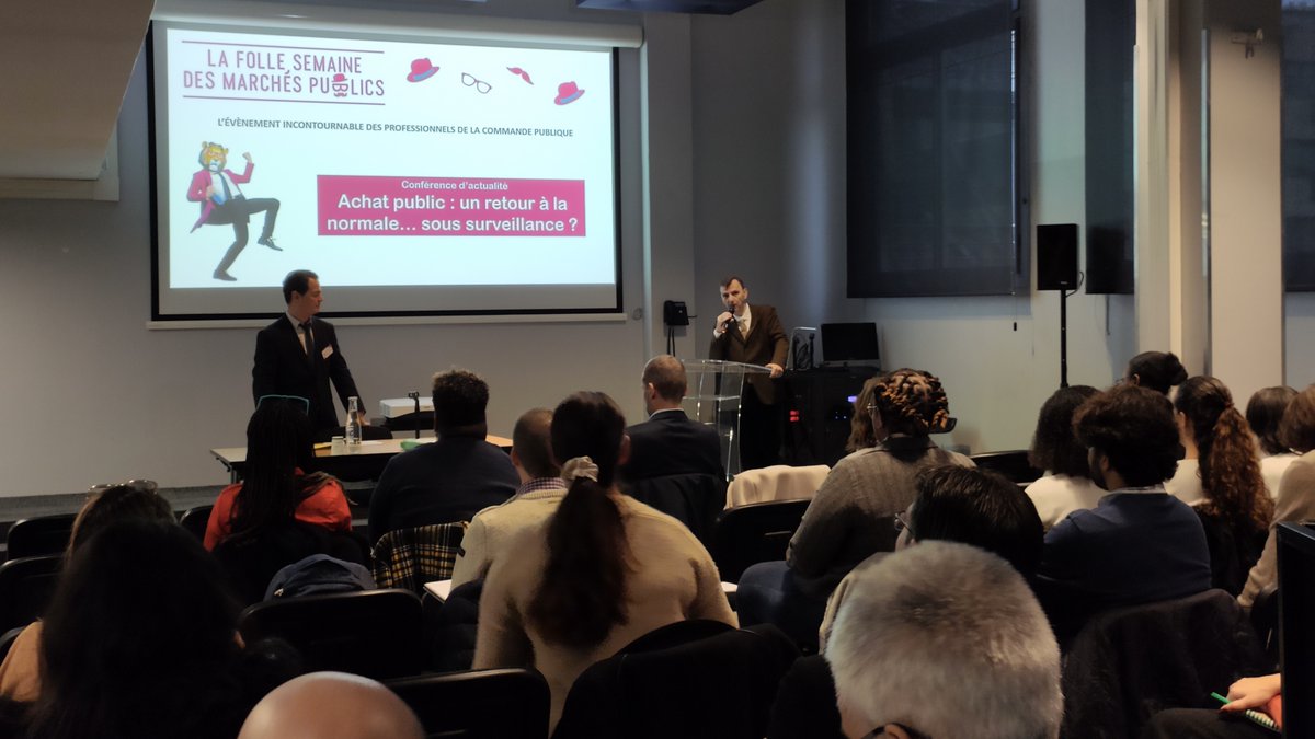 achatpublic_com's tweet photo. 🎙️ #FSMP23 : Point d’actualité - Activité législative, bilan et perspectives. Intervention de Raphael Arnoux, Sous-directeur du droit de la #CommandePublique (DAJ). #AchatsPublics #MarchésPublics https://t.co/qCwsMV2CBe