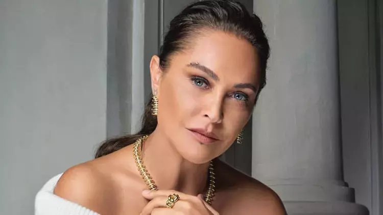 Hülya Avşar koronavirüse yakalandı.