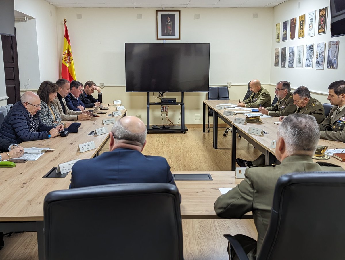 CanalUGR's tweet image. ✍🏻 La Comisión Mixta UGR-MADOC se reúne en la Capitanía General, sede de la jefatura de @MADOC_ET, para tratar asuntos comunes de interés