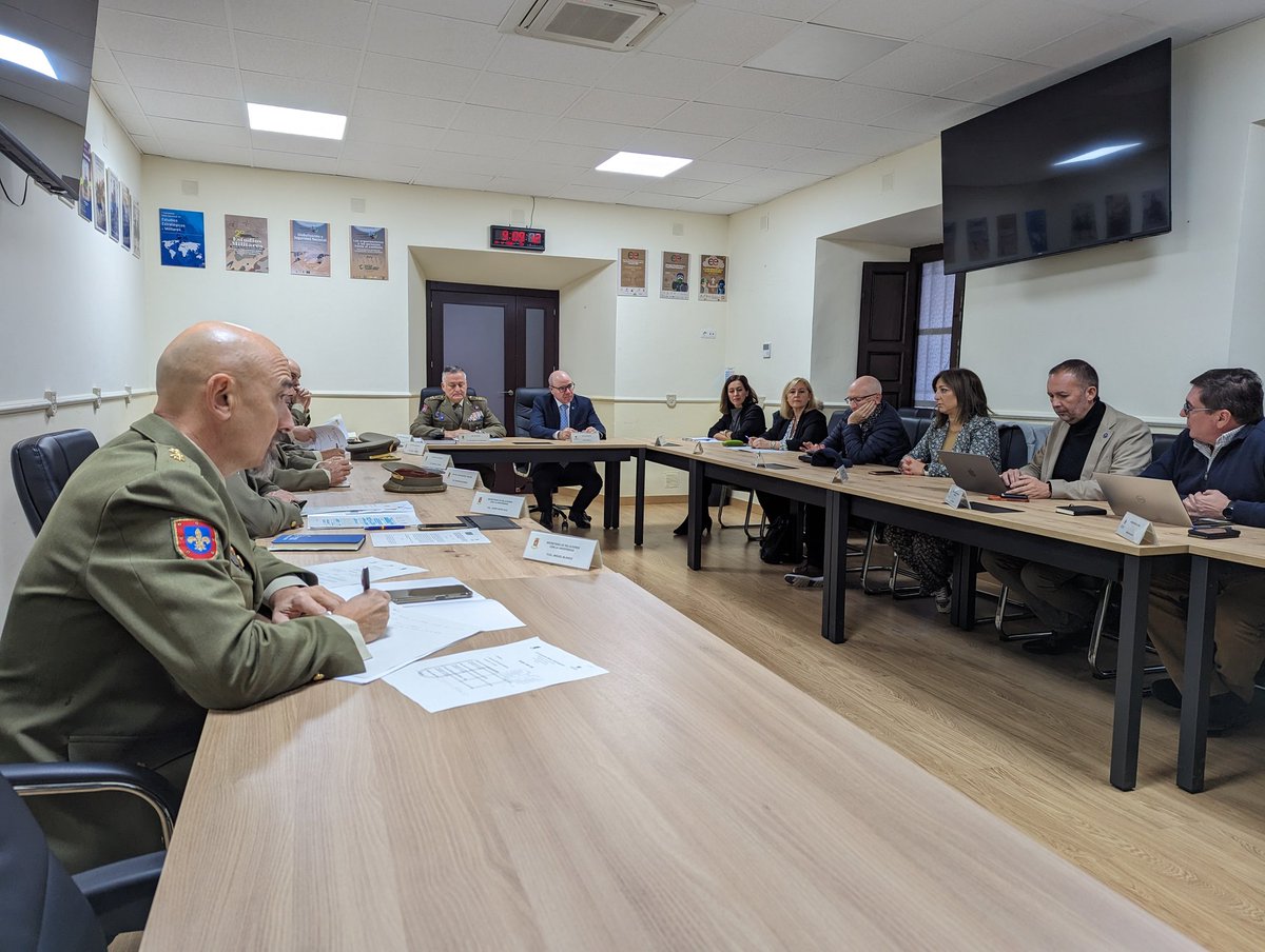 CanalUGR's tweet image. ✍🏻 La Comisión Mixta UGR-MADOC se reúne en la Capitanía General, sede de la jefatura de @MADOC_ET, para tratar asuntos comunes de interés