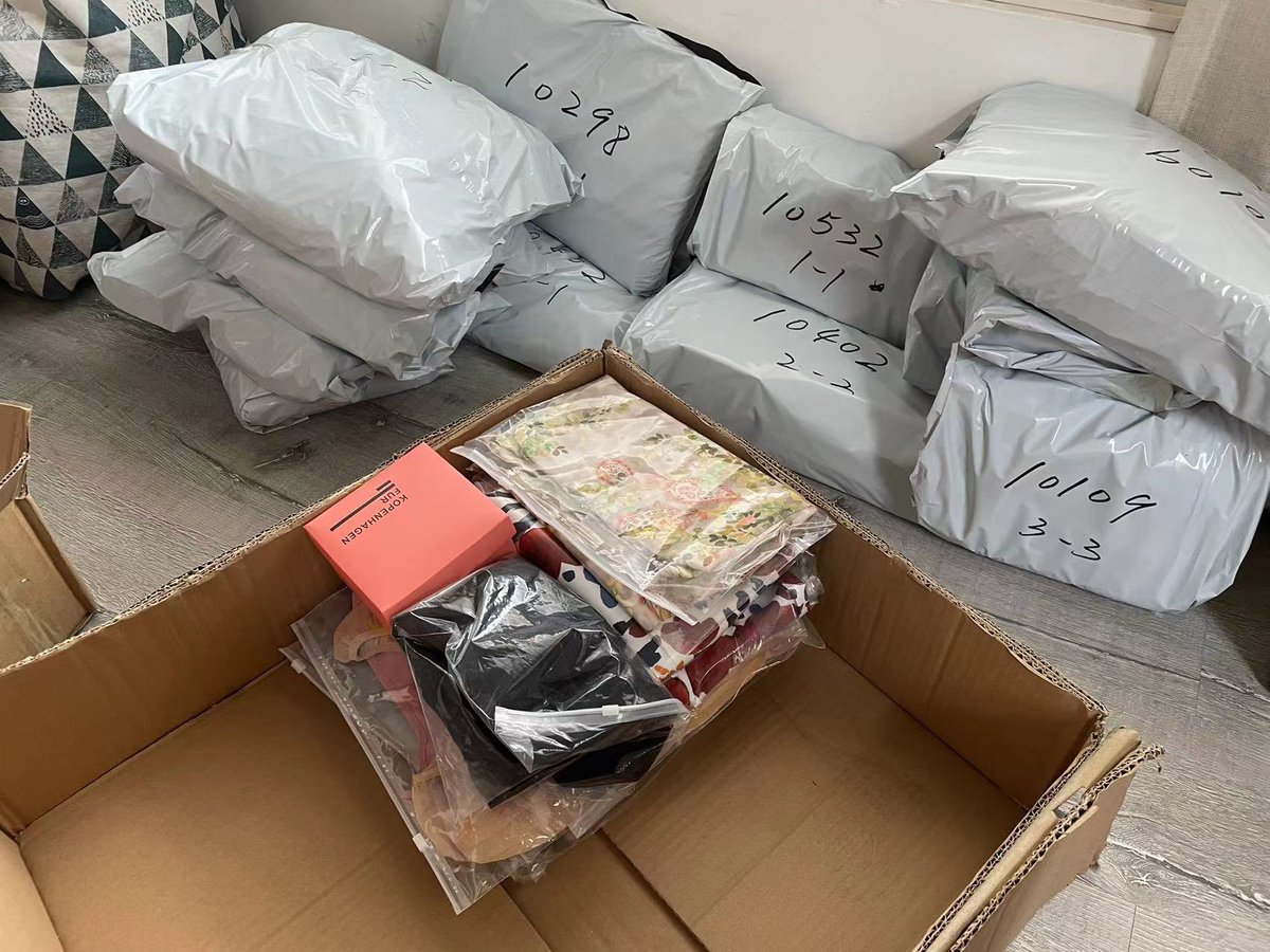Zemer_Dom's tweet photo. 在国外的宝子们，每周一快递到当地国的仓库，没有限量，0.1kg 都能快递啦🌚🌚不怕用不上国内的东西啦🤩🤩🤩 https://t.co/WJK244jaEg