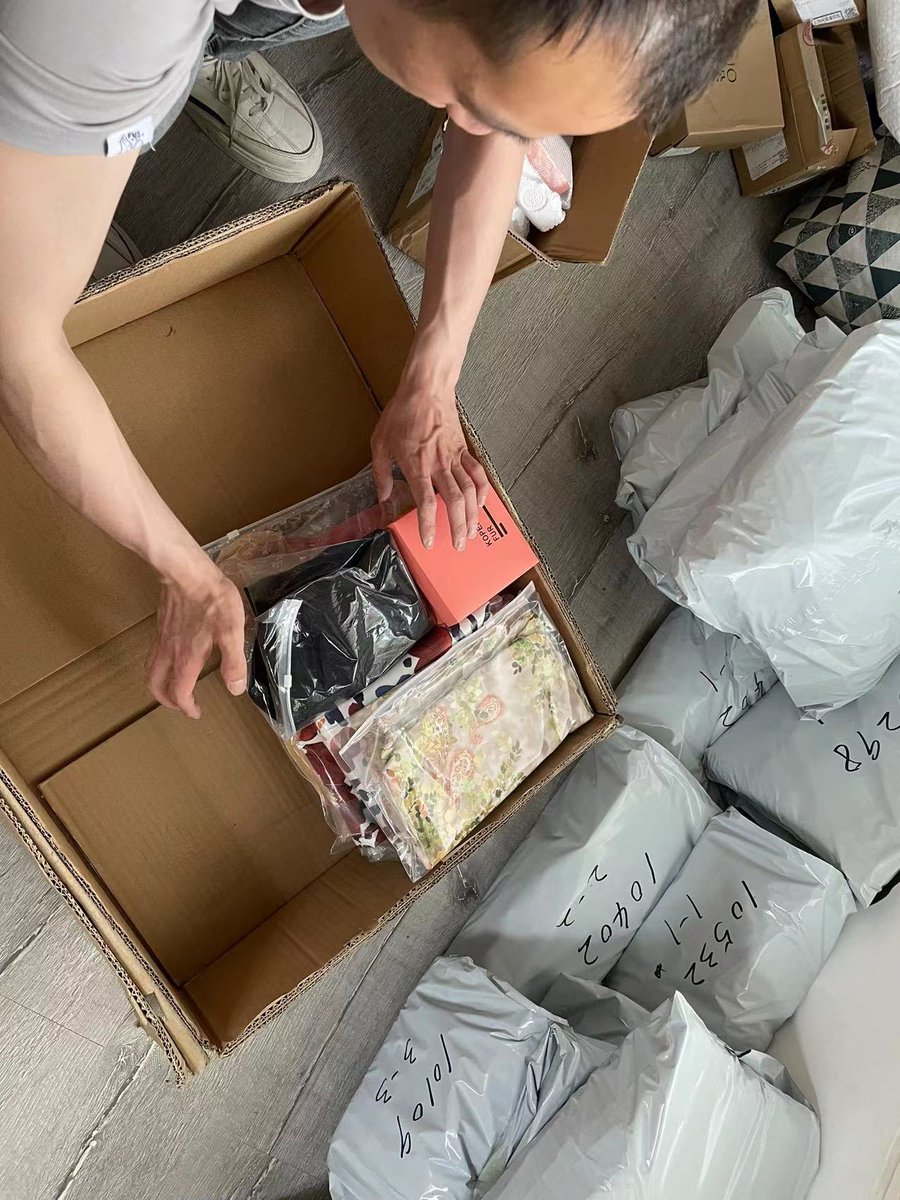 Zemer_Dom's tweet photo. 在国外的宝子们，每周一快递到当地国的仓库，没有限量，0.1kg 都能快递啦🌚🌚不怕用不上国内的东西啦🤩🤩🤩 https://t.co/WJK244jaEg