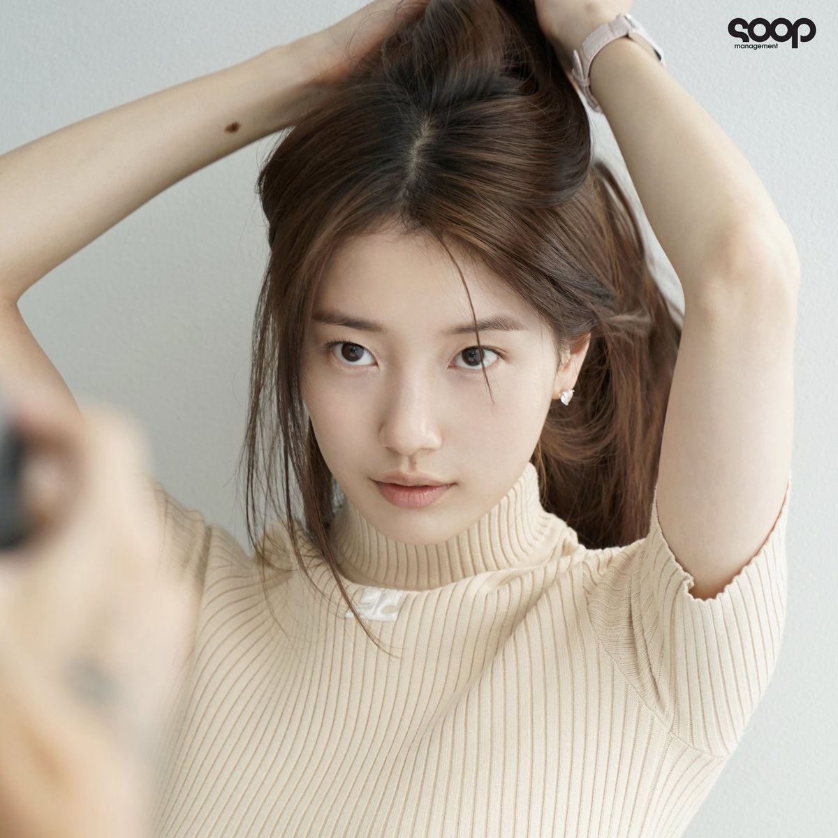 seori_ri_ri's tweet photo. 후 정말...
내가 환장하는 수지 분위기가
이거 거던요....
화보보다 직찍이 더 좋아..🫠 https://t.co/19u0JaL4Iu