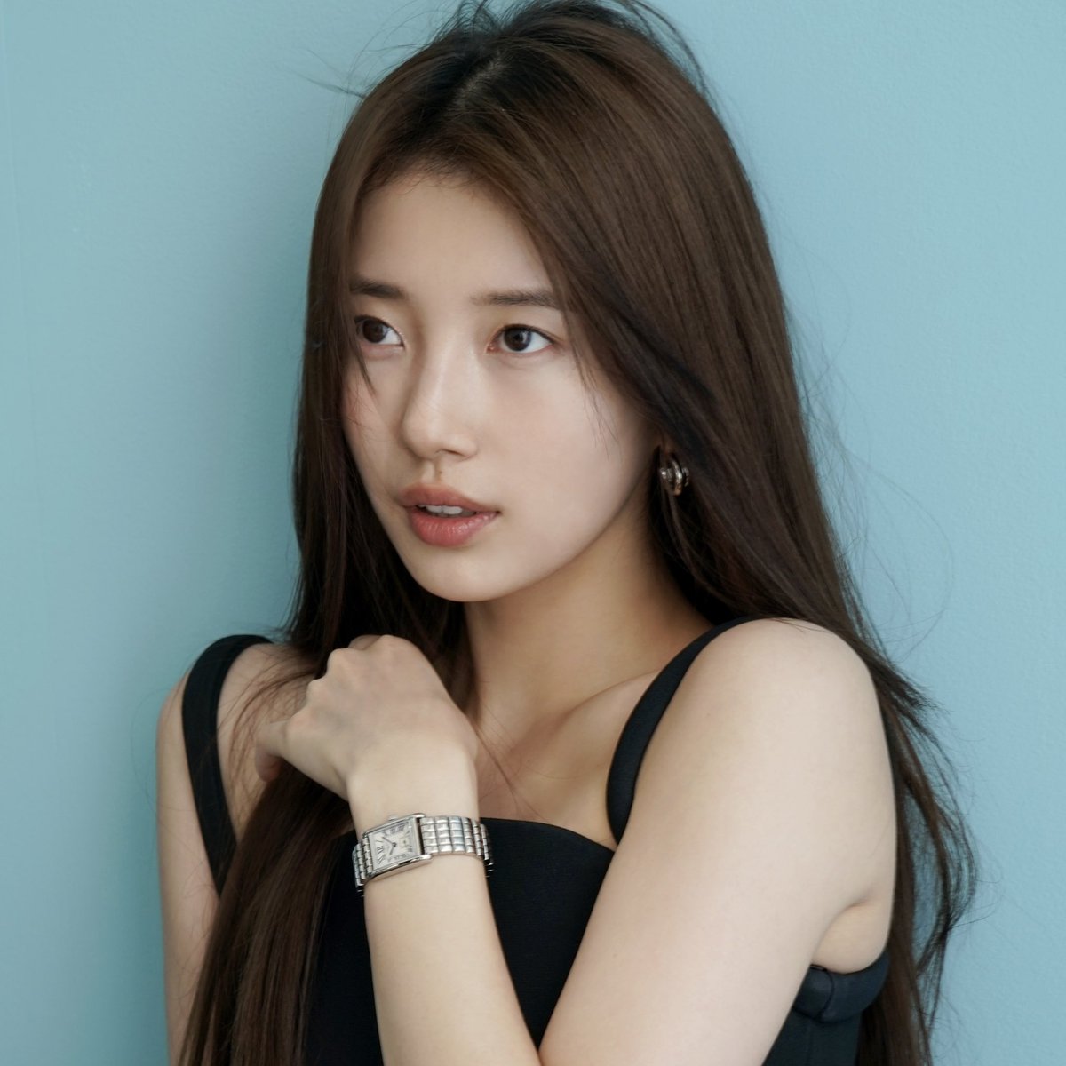seori_ri_ri's tweet photo. 후 정말...
내가 환장하는 수지 분위기가
이거 거던요....
화보보다 직찍이 더 좋아..🫠 https://t.co/19u0JaL4Iu