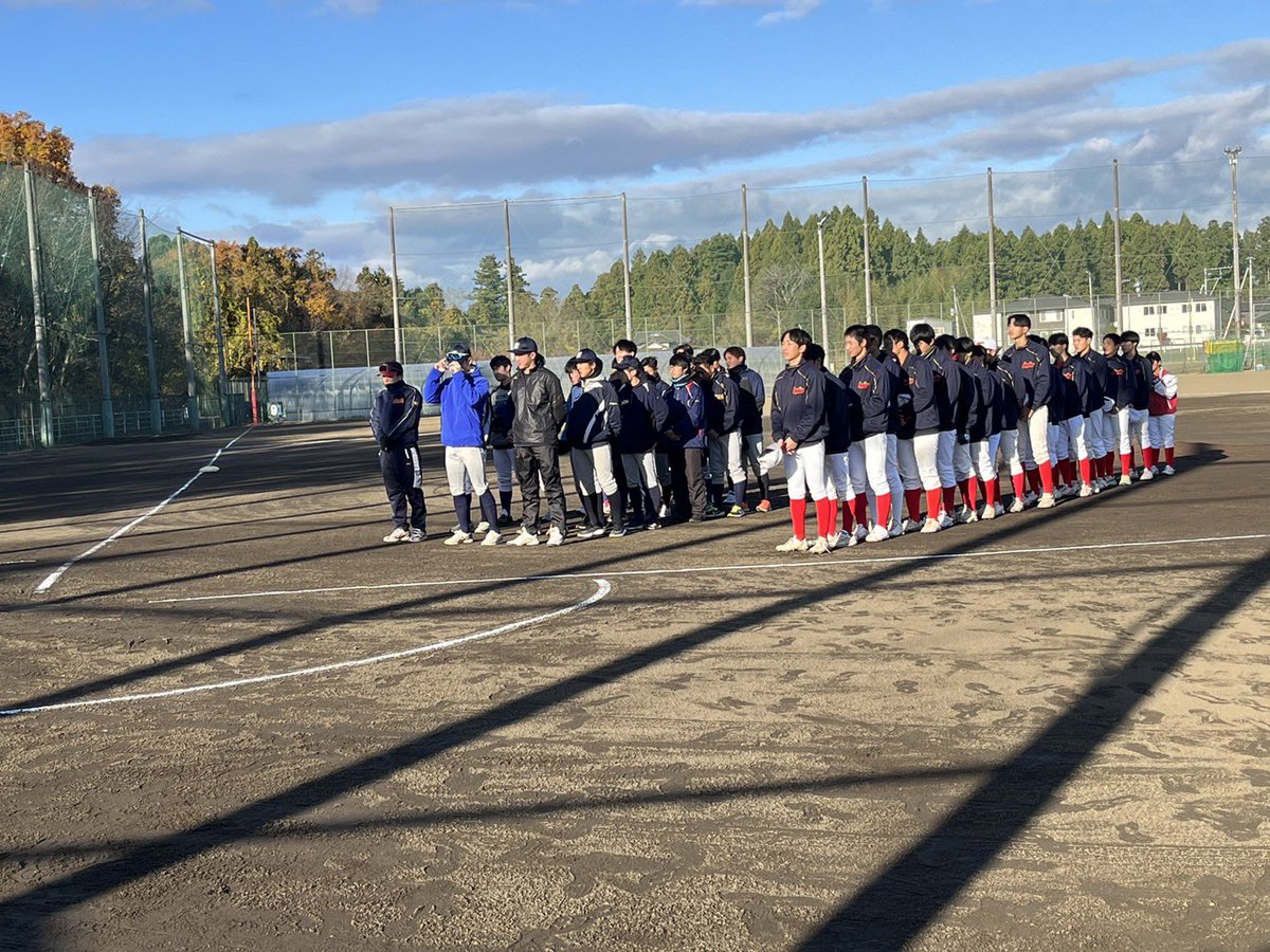 Kazuyaaa05's tweet photo. 11/25-26の2日間、今年も関東で活躍されている社会人の方々にお越しいただき、東北地区大学軟式野球連盟の学生達と交流して頂きました。寒い中、沢山のプレーで魅せて頂き、質問にも丁寧に答えて頂きました。
@gin127_ 
毎年ありがとうございます。私の野球人生でもかけがえのない出会いとなりました。 https://t.co/bWNoz24Q33