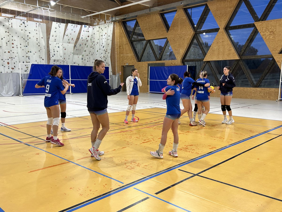 CMVB81's tweet photo. 🥳Les Hornets🐝du @CMVB81 puissance 4 💪. Vainqueurs (3-1) à Hyères/Pierrefeu La Londe, elles ont enchaîné une quatrième victoire à la suite avant deux réceptions pour boucler 2023 : https://t.co/HwtFaPvtC1 🔵⚪️🟢 @ladepechedumidi @LeJournaldIci @olehmuller @WilfriedPenela https://t.co/hW3N2YZdPE
