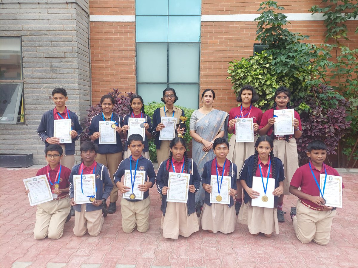 AmaraPublic's tweet photo. Karate champions...of Amara Jyothi Public School. https://t.co/3C8v9kVMFa
