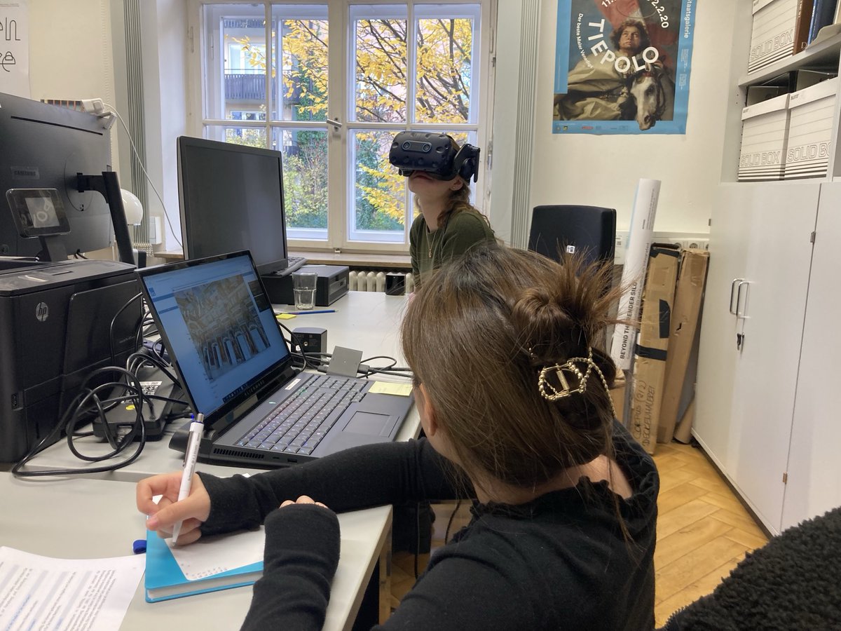 Heute morgen im Büro des Corpus der barocken #Deckenmalerei der ⁦@badw_muenchen⁩ eine Nutzerstudie von Qinzi Li im Rahmen ihrer Masterarbeit der Informatik an der LMU in Zusammenarbeit mit ⁦<a href="/LRZ_DE/">LRZ</a>⁩ ⁦<a href="/lizzy_mayer/">emayer</a>⁩