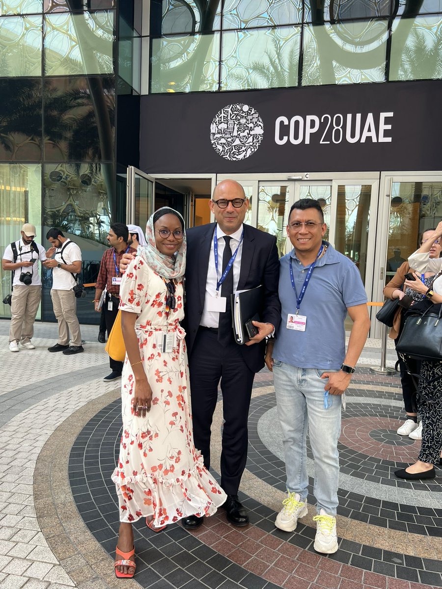 hindououmar's tweet photo. First day at the @COP28, I picked my badge and I meet the Executive Secretary of the  climate change convention UNFCCC the lovely @simonstiell 🤗 good luck 💪🏾 ✊🏾 
with @DMejia20 @UN4Indigenous https://t.co/0thqXHx458