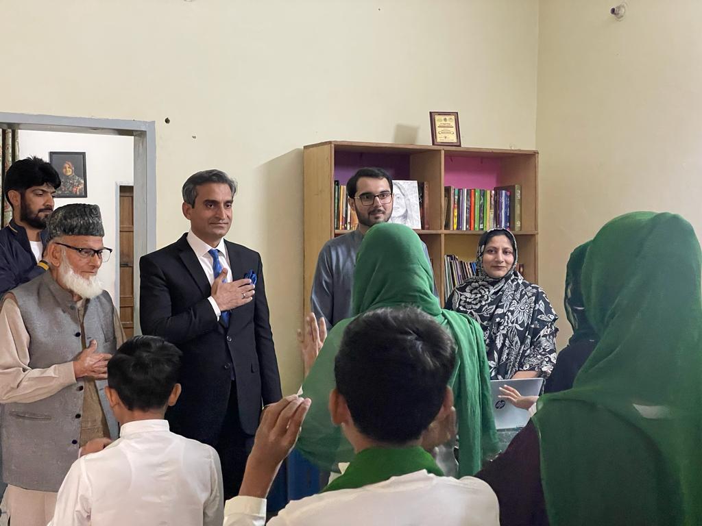 DWAF786's tweet photo. 🌟 Exciting News! CEO Visit at DWAF On November 25, 2023, Mr. Muhammad Abid Saeed, CEO of Evolvx, brought a wealth of insights to DWAF during his visit. Engaging in dynamic discussions, both teams explored collaborative strategies and potential partnerships. #DWAF #Evolvx https://t.co/UnzWu5pj0P