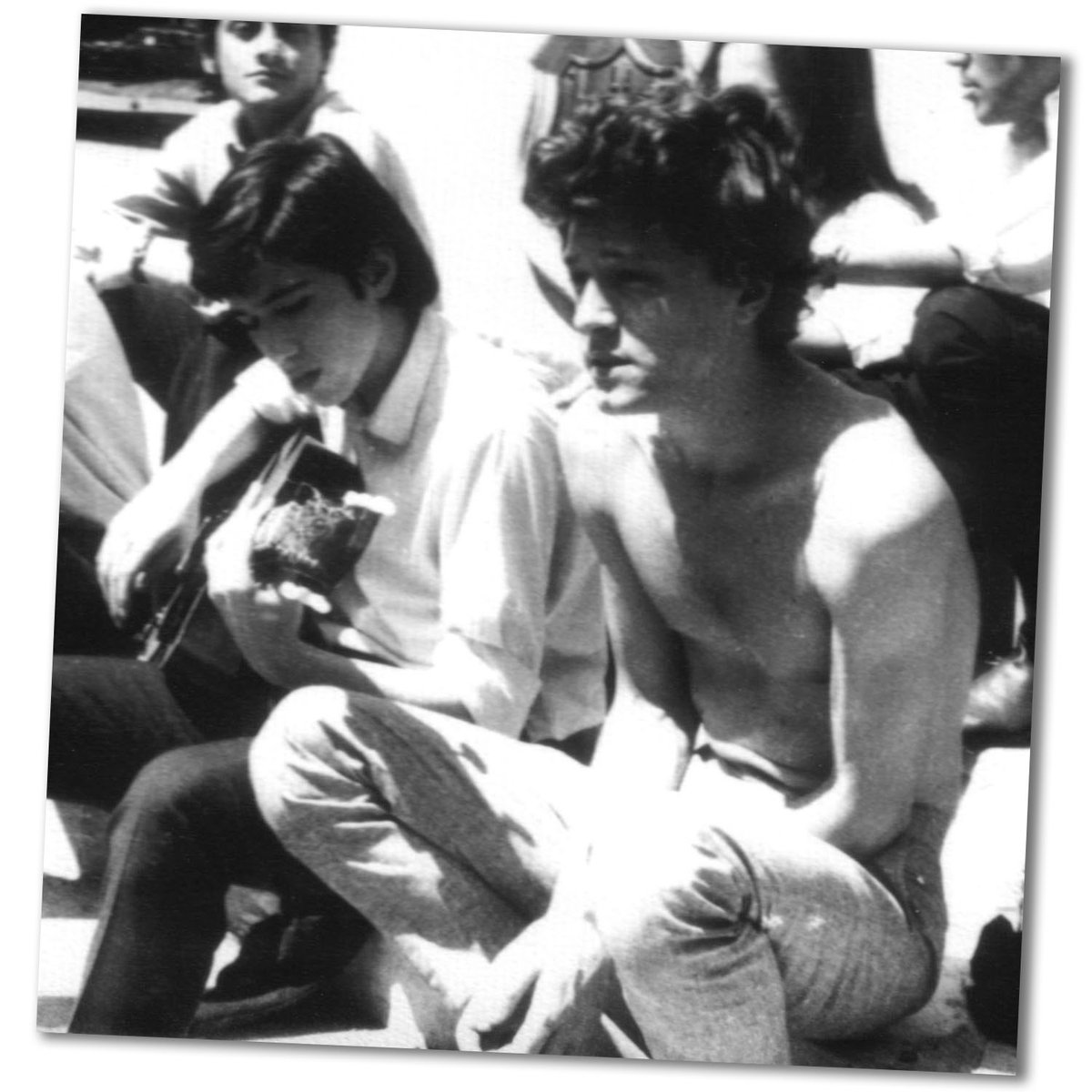 Siguen apareciendo perlas en el archivo.   

Hace algo más de 30 años, Miguel Grinberg me regaló las impresiones en papel de unas fotos que le sacó a su amigo Moris en 1966.  Hoy las incluiré en una nota.  

El domingo pasado, Moris cumplió 81 años.

<a href="/Cba24Ncomar/">cba24n Oficial</a>