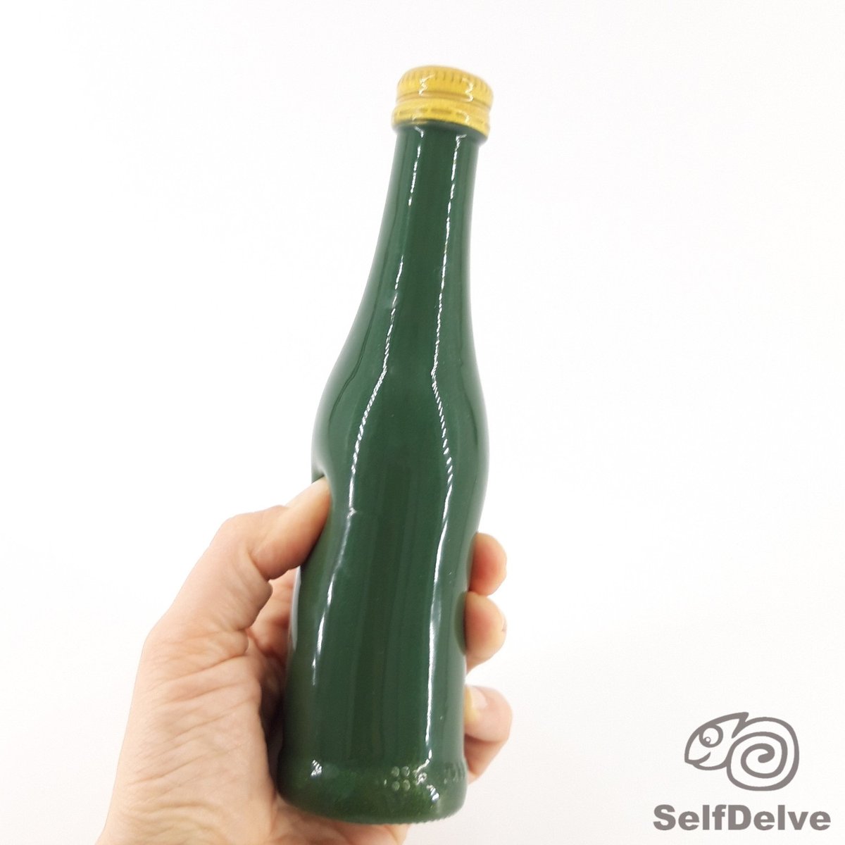 _SelfDelve_'s tweet photo. Ihr seht die sehr weiche Kopie einer 0,2l Proseccoflasche aus dunkelgrün gefärbtem Silikon. Den Deckel habe ich goldfarbig betont. Durch die Transformation in ein ungefährliches Material ist daraus ein cooles Toy geworden. 
#proseccotime  #safetyfirst #selfdelve #handwerkskunst https://t.co/sokESnZGoU