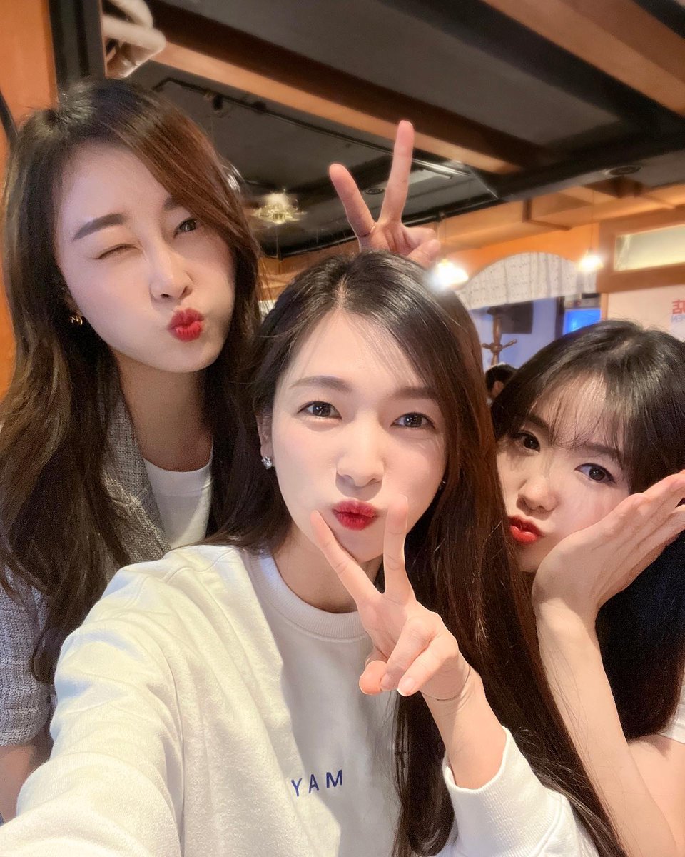 Teautea177028's tweet photo. unbind ﾠcoolabah ​vasomotor
Loving ‍or being ᱸloved is ᠎hurt, ᠍but ⬝true ᠍love ​is ﾞbetween sisters🤪🤪🤪 https://t.co/Z7qStcXDvQ
