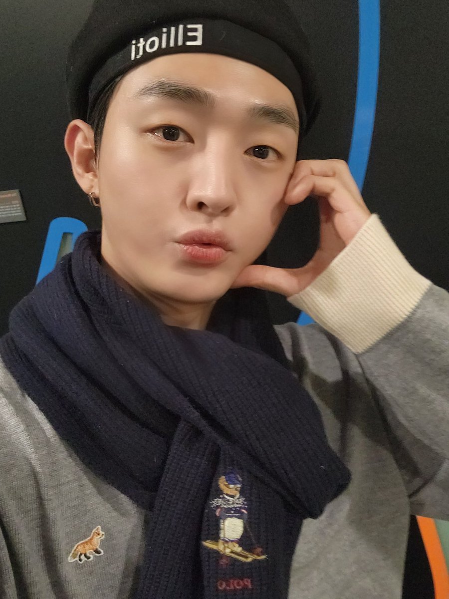 Official_YJS_'s tweet photo. [#오늘의윤잘생]

오늘도 함께해 주신 밥알 모두 고마워요💕
이번 주도 지성이와 함께 힘차게 지내보아요˙ᵕ˙👍

#윤지성 #YoonJisung https://t.co/iUOsCJloEx