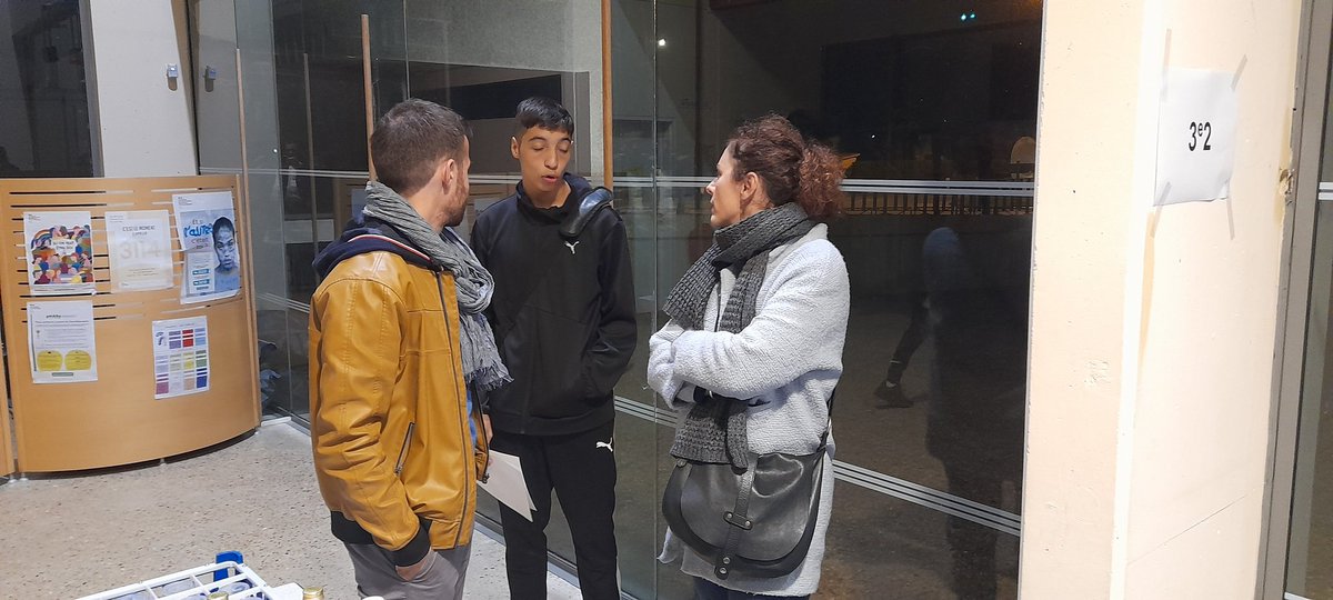 CollegeJV's tweet photo. Remise des diplômes vendredi soir. Un excellent moment avec les anciens élèves. Bonne continuation à ces jeunes lycéens. https://t.co/kw53IWhHSg