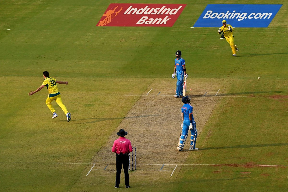 mufaddal_vohra's tweet photo. Pat Cummins said, "after Virat Kohli's wicket, we're in the huddle and Steven Smith said 'boys, listen to the crowd'. We just took a moment of pause, it was as quiet as a library. 1,00,000 Indians were there yet so quiet. I'll savour that moment for a long time". (SMH). https://t.co/HaDoaT9oqV