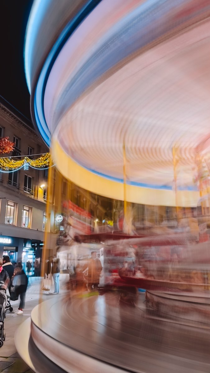 CaenOfficiel's tweet photo. ✨Merci à @Clemowska pour ces 2 très belles photos qui reflètent bien l'esprit de noël régnant à #Caen !
🤩Est-ce que vous êtes allés faire un tour au marché de noël ? Est-ce que vous avez déjà fait un tour de grande roue ? 
Le programme des festivités :
https://t.co/JnVRW1eluc https://t.co/v4eiu42Hyp