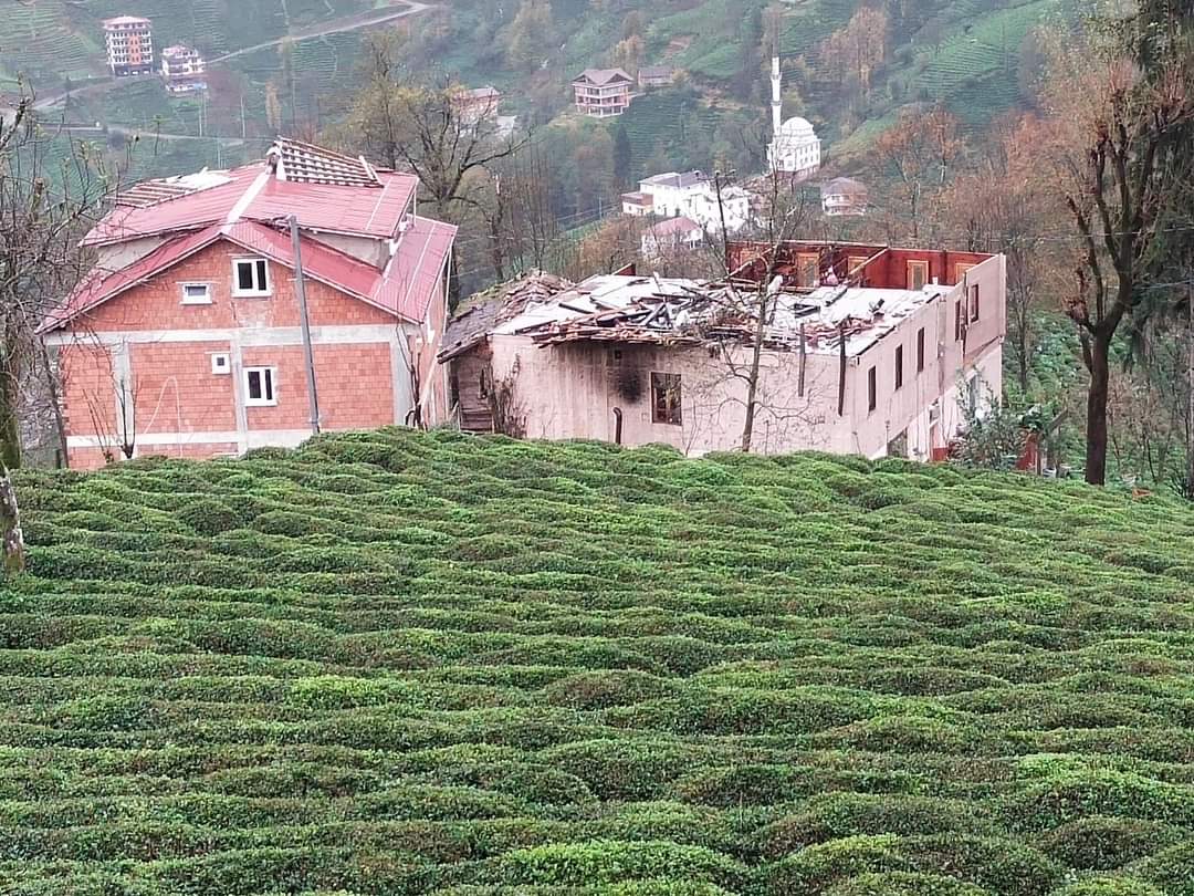 KseoluOsman's tweet photo. https://t.co/fqUDYTsfqG
#Rize 'de çok sayıda evin çatısı uçtu
#RizeMerkez
#AFAD
#Çayeli
#Fındıklı
#Karadeniz
#Fırtına https://t.co/OzENAzlSHW
