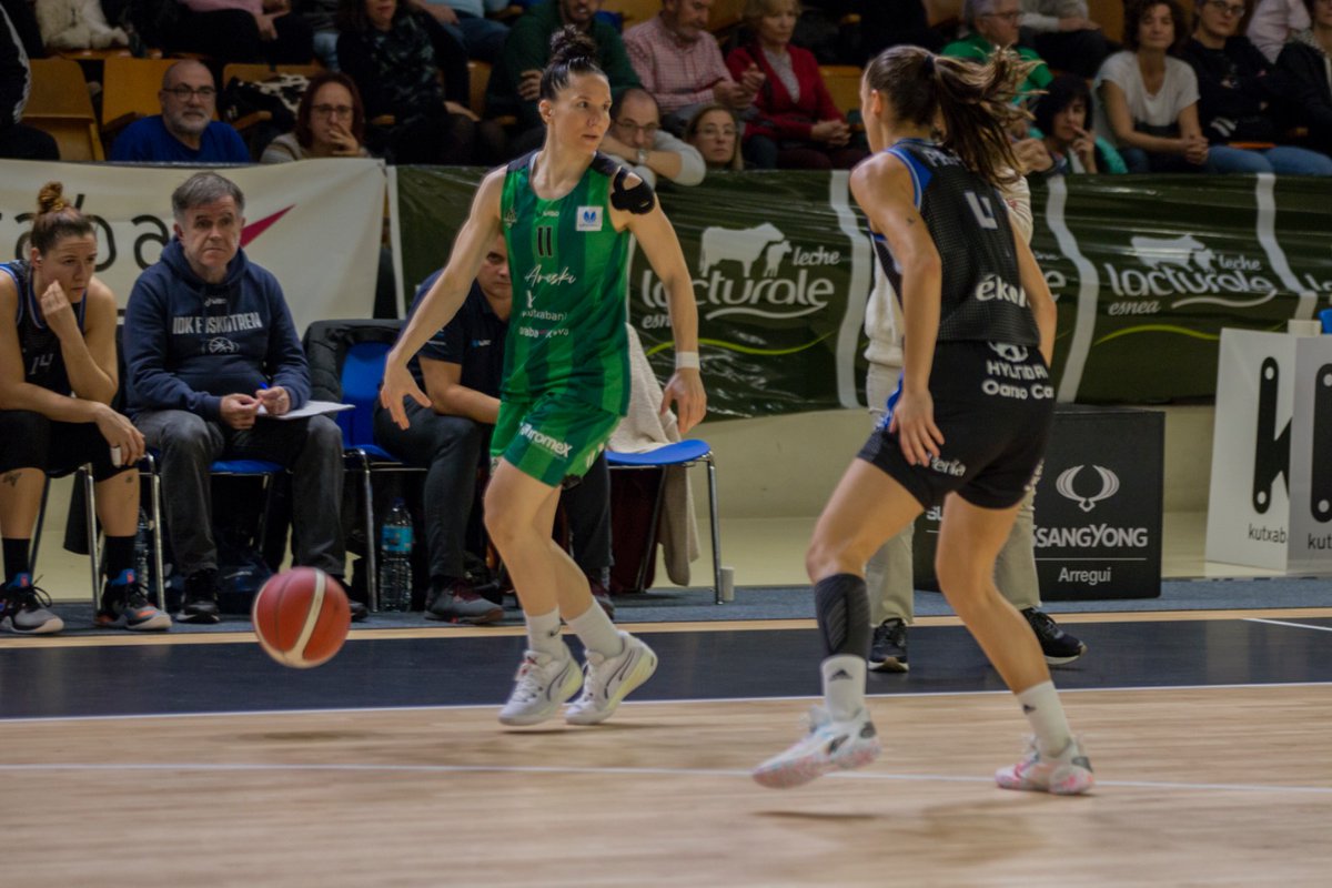 CompeticionFEB's tweet image. 🏀 Protagonistas del fin de semana... 

▶ ¿Y tú, con cuál te quedas?

🔁 𝗥𝗧 ➡ El triunfo del @RVBaloncesto #LEBOro en el @WiZinkCenter 

❤️ 𝗙𝗔𝗩 ➡ La solidez del @CBSantAntoni en la #LEBPlata

🗨 𝗖𝗢𝗠 ➡ La magia de los derbis #LFEndesa para @EnsinoLugoCB y @Araski