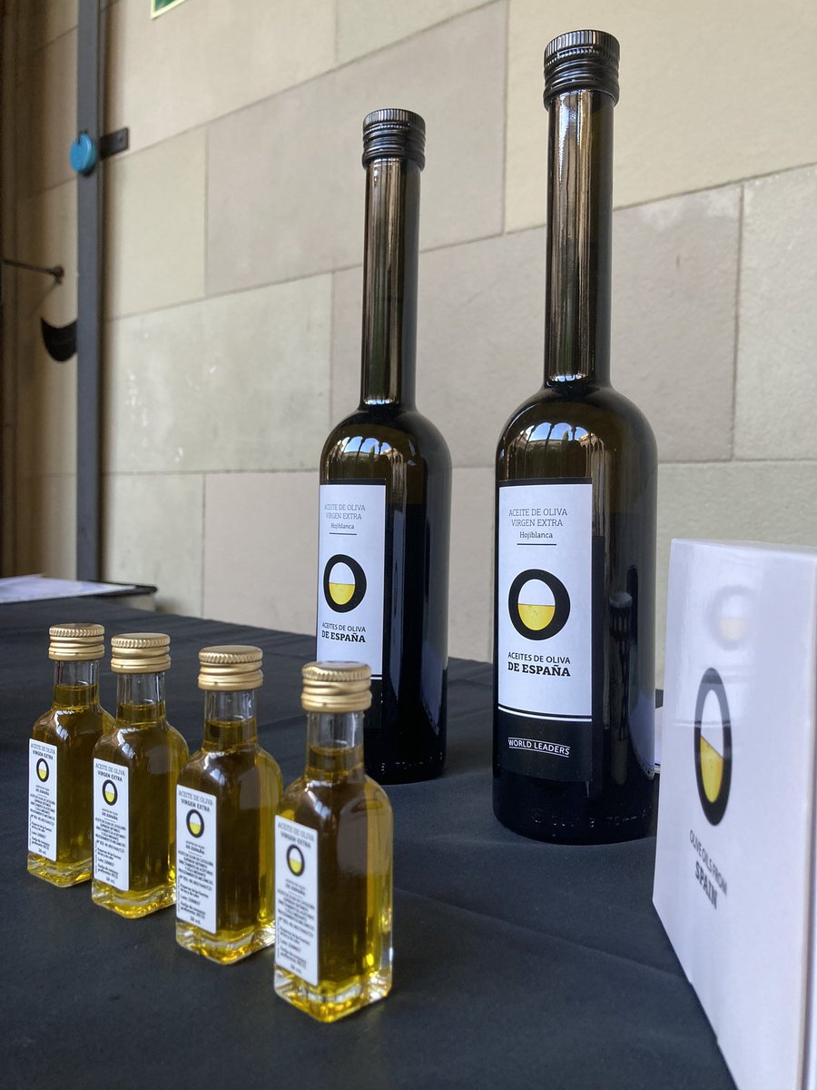 AceitesOlivaES's tweet photo. Aceites de Oliva de España lleva la calidad y la diversidad de nuestro oro líquido a la Conferencia Internacional Tomorrow Tastes Mediterranean. @holaTMC
@mapagob 
#AceitesDeOlivaDeEspaña #ParaTodaUnaVida #PorAlgoSerá #ElPaísMásSaludable https://t.co/texKsPNHJs