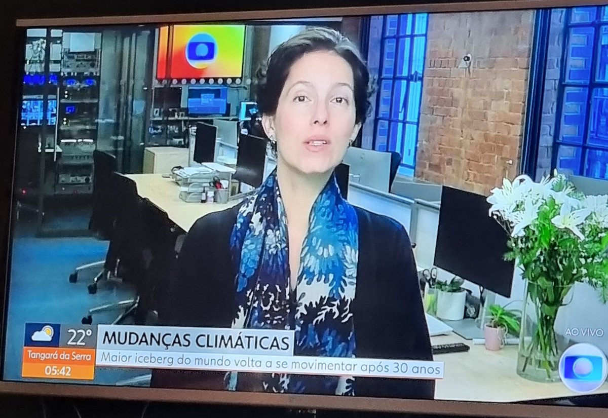 monicastilho's tweet photo. E esse cachecol lindo da @cissamalan ?  😍💗❤️💕 https://t.co/c6dcNykIAt