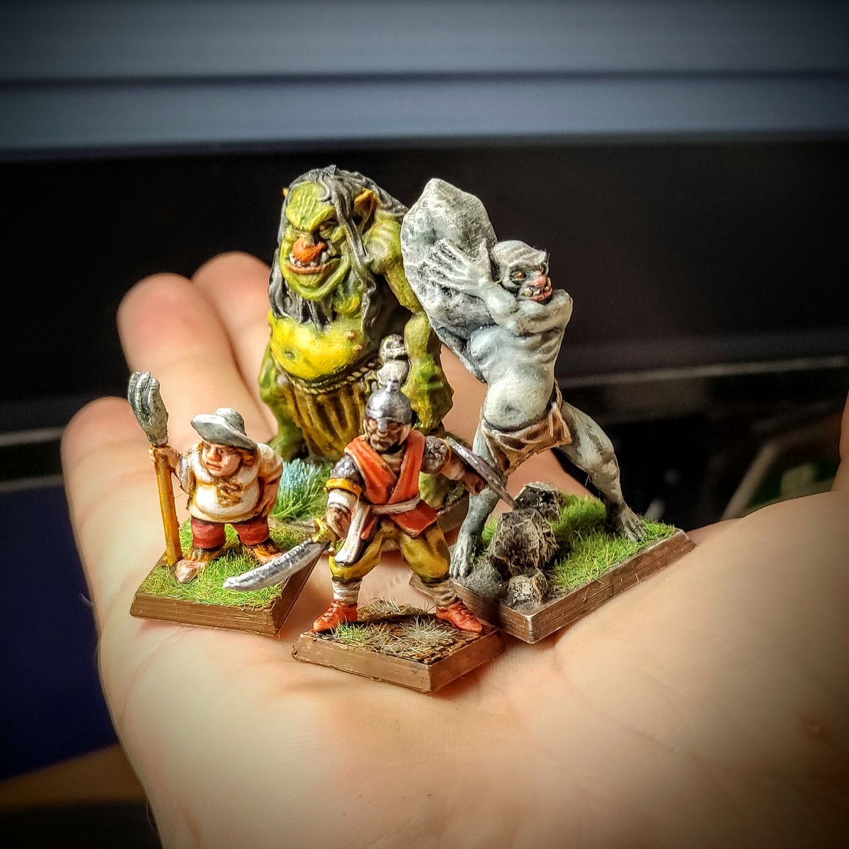 BriteMinis's tweet photo. @ChuckHellebuyck My vanilla Ender 3 is still doing its job: https://t.co/cgULy84YdK