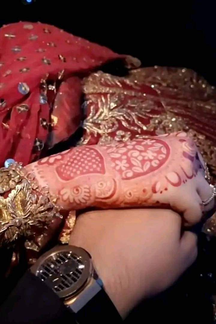 مجھے موسم سے کیا لینا
 نومبر ہو, دسمبر ہو
میرے سب رنگ تجھ سے ہیں 
بہاروں کے، خزاؤں کے____!