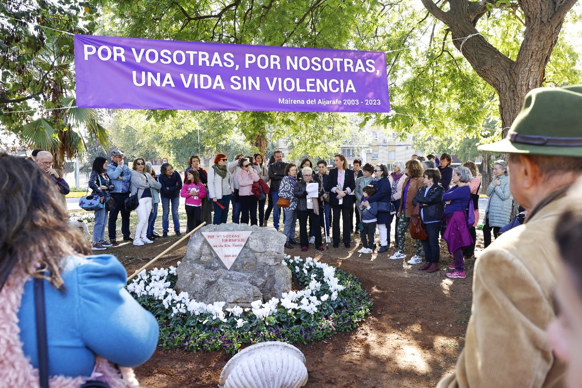 🟣 "𝗣𝗼𝗿 𝘃𝗼𝘀𝗼𝘁𝗿𝗮𝘀, 𝗽𝗼𝗿 𝗻𝗼𝘀𝗼𝘁𝗿𝗮𝘀, 𝘂𝗻 𝘃𝗶𝗱𝗮 𝘀𝗶𝗻 𝘃𝗶𝗼𝗹𝗲𝗻𝗰𝗶𝗮"

👉 Así se inauguró la Glorieta de las Mujeres, en conmemoración de 20 años de lucha y reivindicaciones por el #25N en #Mairena.

#MairenaAmable #Vívela💚
