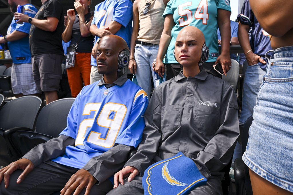 Kristof27043274's tweet photo. @chargers #Botup fam  ⚡️ ⚡️ ⚡️ https://t.co/J30JZyqrjI