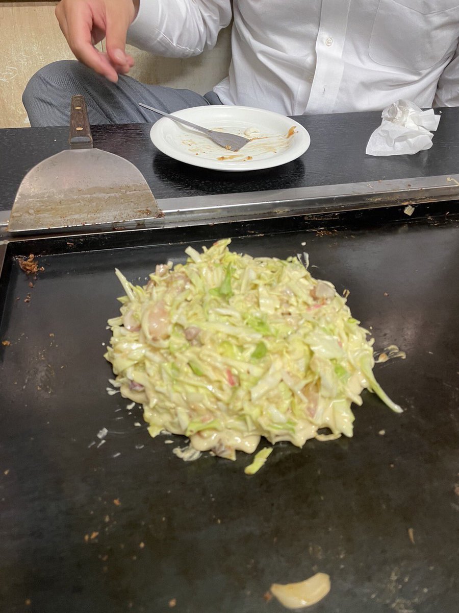 Ingenious_box's tweet photo. 先日ゴルフの帰りに職場の仲��ともんじや屋に行きました。
社長が焼いてくれましたが、子供の頃から食べてるだけあって、手慣れていました👏 https://t.co/x0avSaszUK