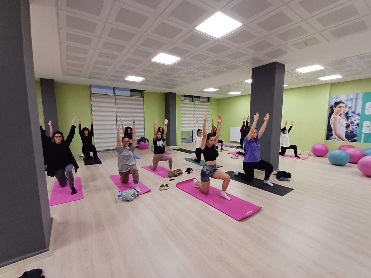 Haydi bütün eller sağlık için havaya, artık hepimiz sağlıklı birey olmanın yolunda. Pamukkale yurdumuzda sağlık için spor atölyesi gerçekleştirilmiştir. <a href="/omer_ilman/">Ömer İlman</a> <a href="/vildanbasbug/">Vildan Basbug 🟢 🇹🇷</a> <a href="/GSB_Denizli/">Denizli Gençlik ve Spor İl Müdürlüğü</a>