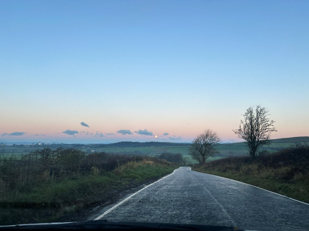 carlyroythorne's tweet photo. Driving to Girvan early am. Photos don’t do the moon and the sky justice #scotland #southwest #girvan https://t.co/Bx4K3ho2CV
