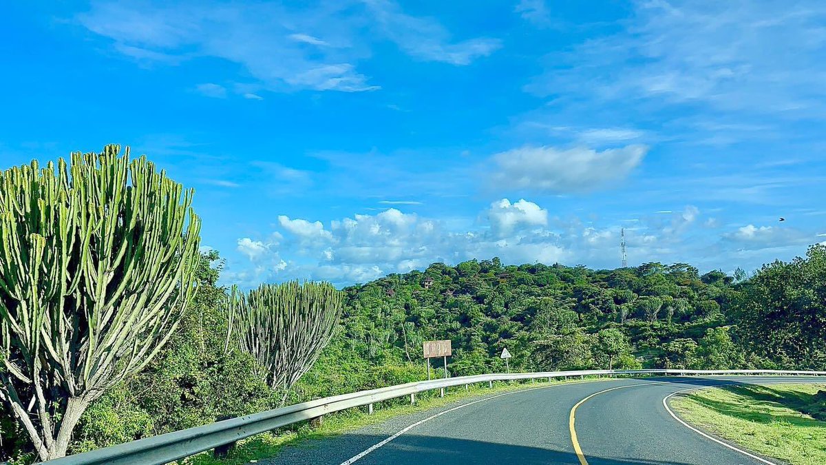 CaptKigen's tweet photo. The meandering stretch of the road between Iten (Elgeyo Marakwet County) and Kabarnet (Baringo County) captured with endless beauty and splendor.

The view of the valley ..home to Rimoi National reserve https://t.co/m08xuU1Frk