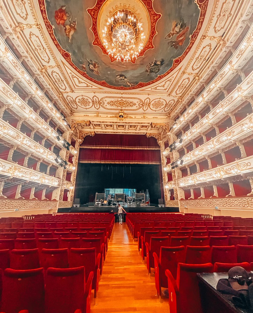 parmawelcomeoff's tweet photo. Un racconto per immagini delle bellezze della nostra città in questo grigio #lunedi #27novembre 
A #Parma non può mancare una visita a Piazza Duomo, alla Cattedrale, al #ParcoDucale e al #TeatroRegio 
#parmawelcome #visitemilia #inemiliaromagna
📷 IG _chiarau_ https://t.co/IC0OuxSVyl