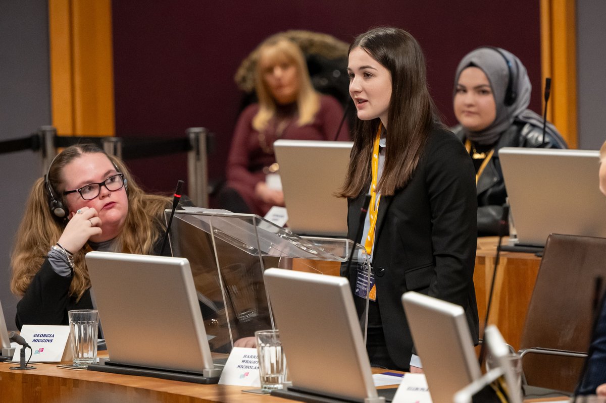 WelshYouthParl's tweet photo. If this is the future of Cymru, it looks bright! 

Diolch to our Members for showing what it means to speak up for young people across Wales 🏴󠁧󠁢󠁷󠁬󠁳󠁿 https://t.co/it0hwgQCuE