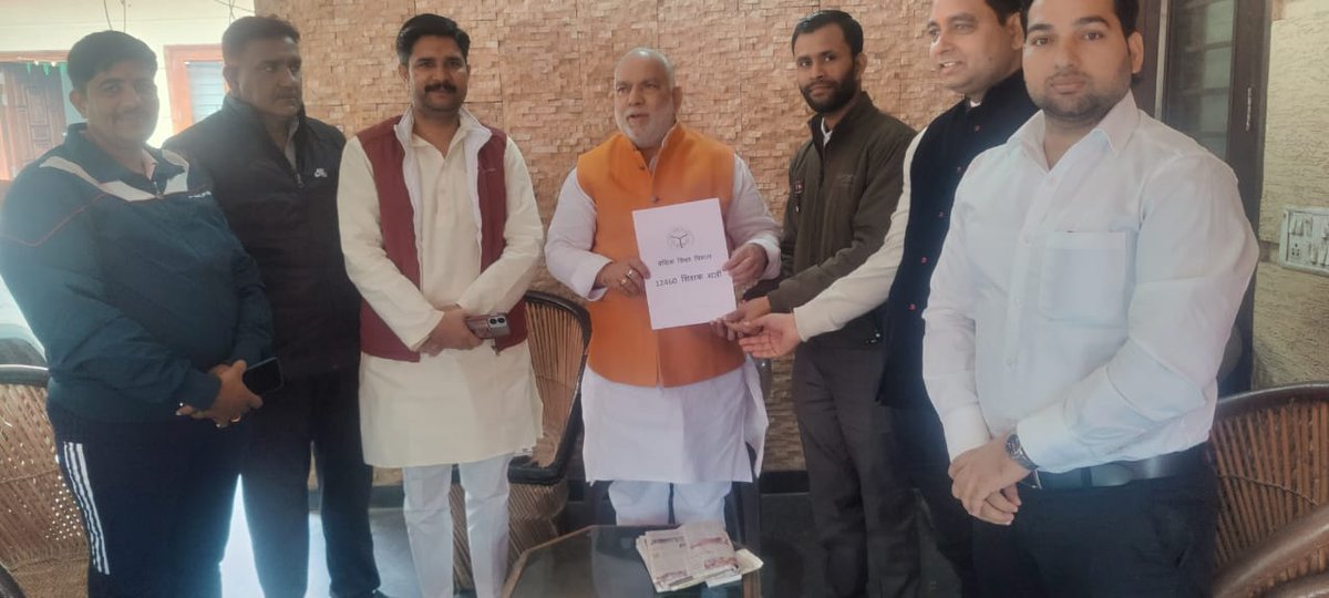 आज माननीय MLA साहब <a href="/SatyvirTyagi/">Satyavir Tyagi</a> जी से  #12460_शिक्षक_भर्ती के शिक्षकों ने माननीय न्यायालय के आदेश को बताया और सरकार जल्द भर्ती पूरी करे विधायक जी से अनुरोध किया गया,जिसपर माननीय जी ने तुरंत विभाग को आदेश दिया भर्ती प्रक्रिया जल्द पूर्ण करें,माननीय सत्यवीर त्यागी जी का धन्यवाद।