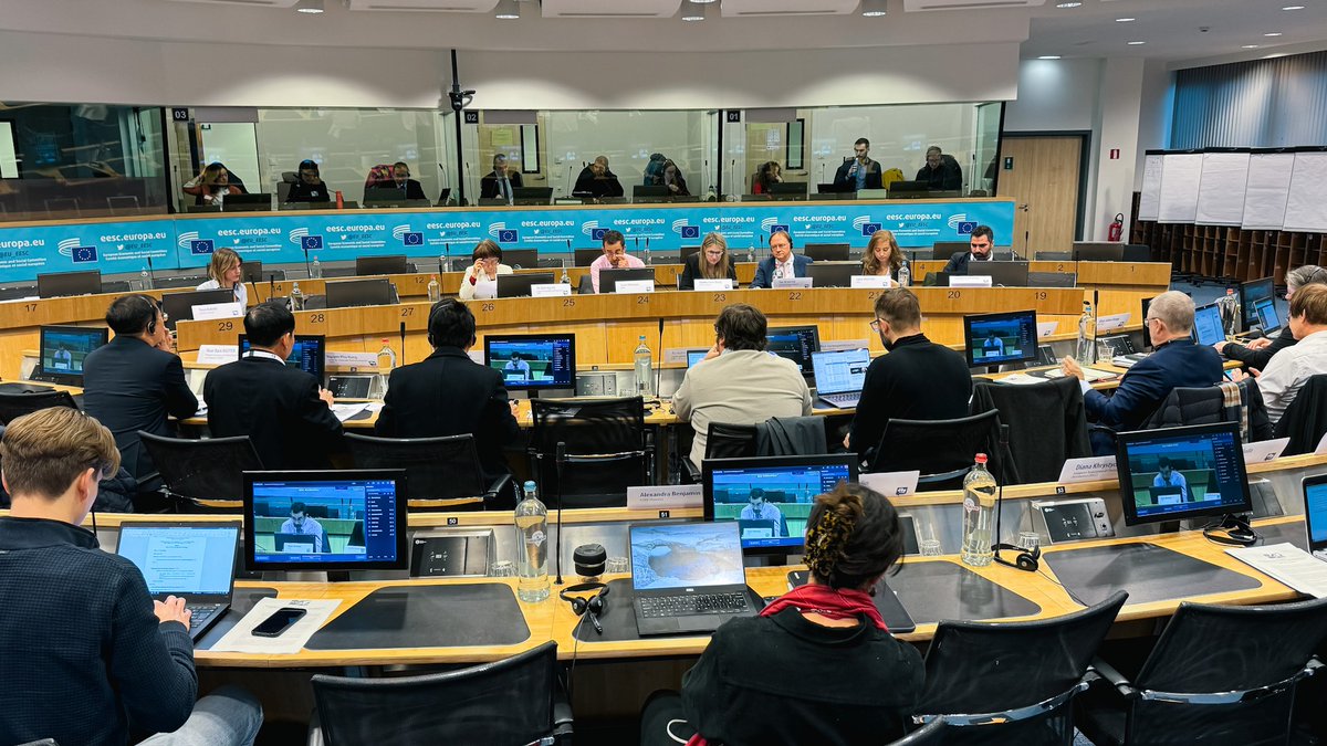 Trade_EU's tweet photo. 🇪🇺🤝🇻🇳 This week, EU and Vietnam's civil society organisations are in Brussels to discuss a wide array of topics: 

✅ improving workers' rights
✅ access to remedy
✅ grievance mechanisms 
✅ the implementation of other labor, climate, and environmental commitments. https://t.co/XNXs94DmgL
