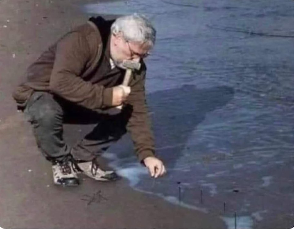 Egyptianmemees's tweet photo. وانا بحاول اعمل حدود لمصاريفي الشهرية https://t.co/TAfSBMgBX2