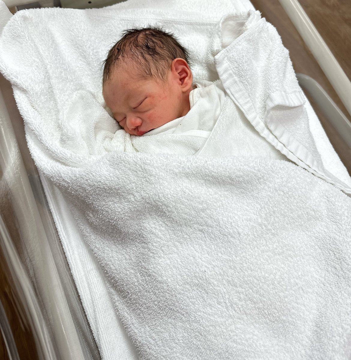 maisomeya's tweet photo. 【ご報告】
11月14日、予定日より10日早く男の子が産まれました👶🍼
新月の日に陣痛が来そうだな〜と思っていたらやはり、、！！
空気をよむかのように産まれてきてくれました✨
お仕事はもう少しお休みして、まずは体力回復に努めたいと思います！

サックスとヨガをやっていて本当によかったです。笑 https://t.co/LhKZ3huQb1