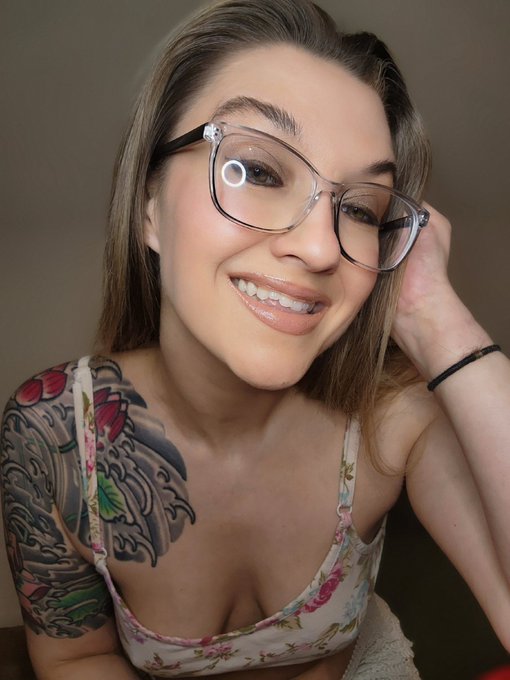 One more selfie before I go to bed 💗 gnite lovelies https://t.co/xUWSD2fUEM<a href="/tag/realloyalfans"class="tags"><span>#realloyalfans</span></a>