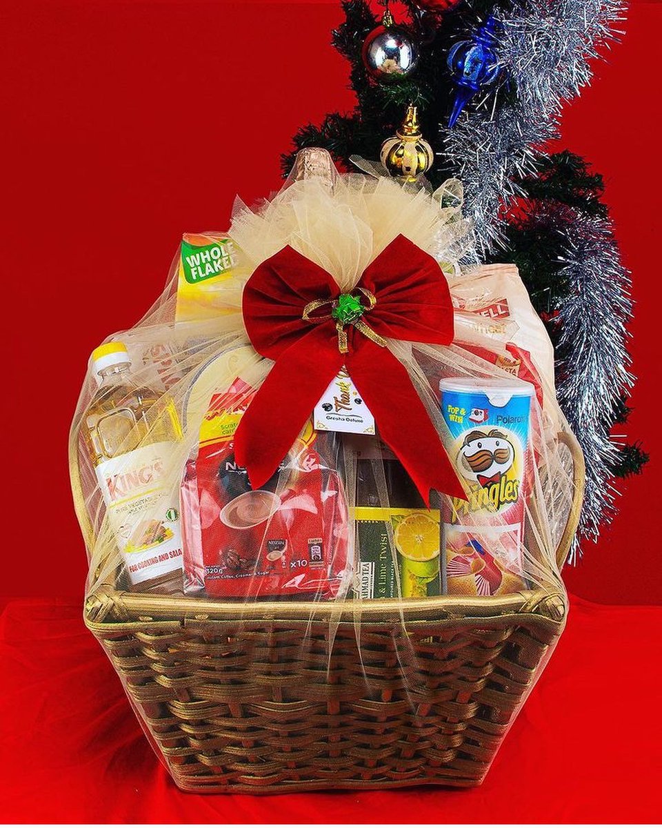 greshadeluxe's tweet photo. @_DammyB_ Picture 1 - 50k and above ( Varies in content)
Picture 2 - 40k and above (Varies in content)
Picture 3 - smaller basket (30k)
Picture 4- 25k (Varies in content)

Our other prices with the basket content are in our brochure.

You could request for it via dm https://t.co/hmTkJKnF3s
