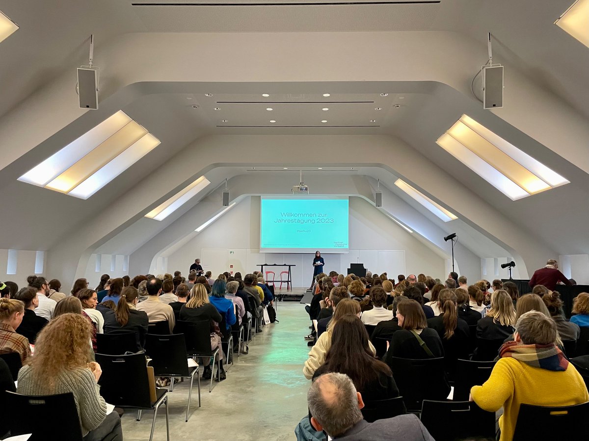 Ein ganz analoger Austausch über Wissen im Wandel u.a. durch Digitalisate des @mfnberlin mit Museumskolleg:innen bei der Jahrestagung #bemu23!
📸 Nadja Hannemann/MfN