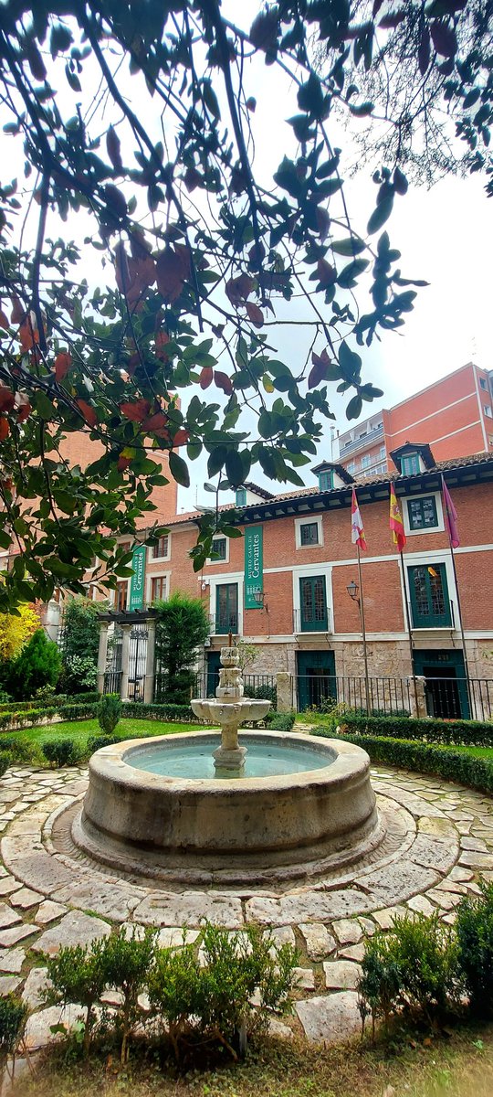 ViajaryMuchoMas's tweet photo. #VYMM. En #Valladolid se conserva la única casa original que habitó Miguel de Cervantes en España. ¿Lo sabías? En la calle Librería publicó la primera parte de El Quijote, comenzó la segunda, y escribió las novelas ejemplares. Y todo entre 1604 y 1606.

@infoVLL @CyLEsVida https://t.co/QaeINB3reu