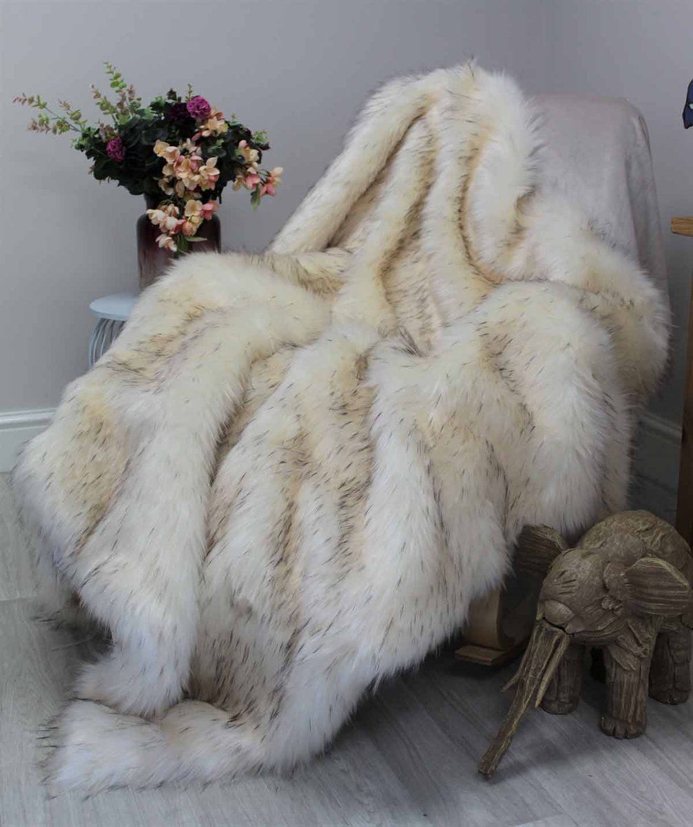 stylishdog's tweet photo. 5% off everything today. Use code CYBER23 at checkout. https://t.co/94buTXj134 #dogblankets #dogbeds #dogcollars #dogleads #dogtoys #dogtreats https://t.co/XuRpD1rK69